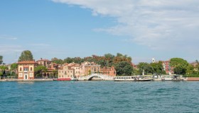 La storia dell’isola di Santa Cristina a Venezia: in vendita per 24 milioni