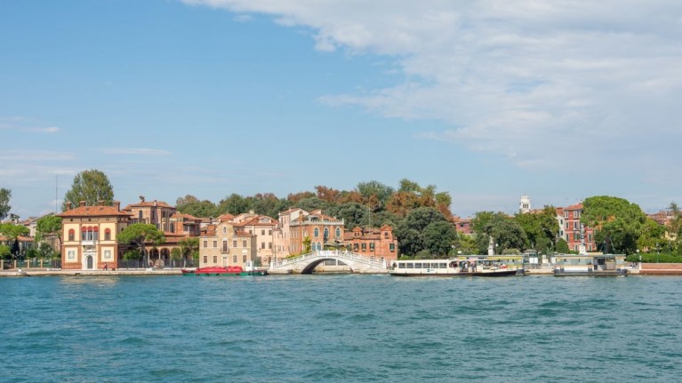 La storia dell’isola di Santa Cristina a Venezia: in vendita per 24 milioni