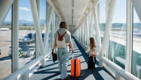 Viaggiare in aereo con i bambini: cosa sapere prima di partire