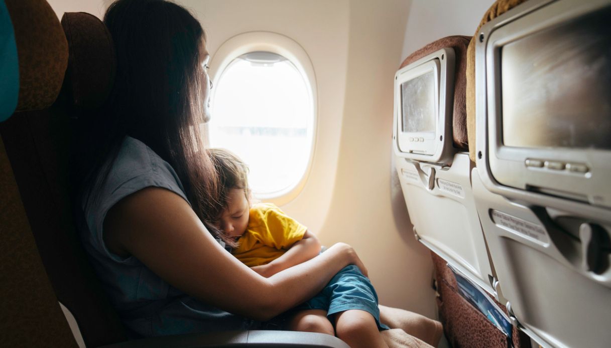 Bambini in aereo