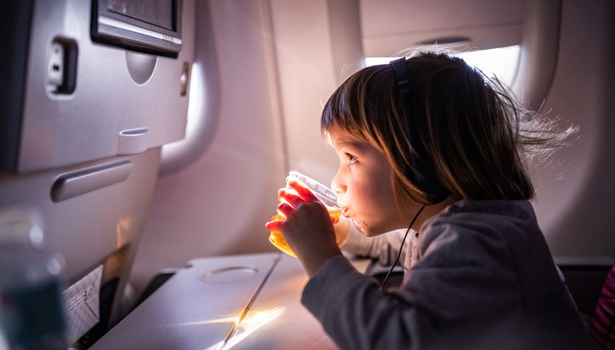 Bambini in aereo