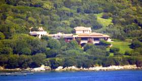 Villa Certosa venduta per 350 milioni di euro, chi ha acquistato l’iconica dimora di Berlusconi