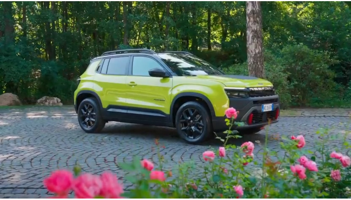 Jeep Avenger 4xe, il SUV che conquista tutti: stile urbano, anima avventurosa