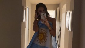 Belen vestita con solo la bandiera festeggia l’Argentina in finale ai mondiali 2026