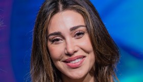 Belen Rodriguez, completo sartoriale e tacco dodici: il look mannish seduce