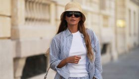 La camicia a righe torna la protagonista del nostro look, outfit freschi e effortless da indossare in città o in vacanza
