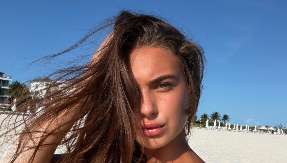 chanel totti ai caraibi tra bikini azzurro e stelle marine il dettaglio che non torna da Dilei.it chanel totti ai caraibi tra bikini azzurro e stelle marine il dettaglio che non torna