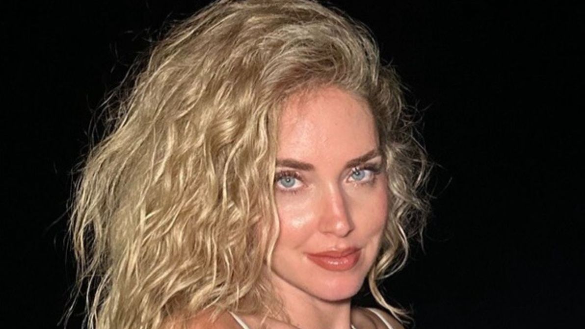 No make up summer, Chiara Ferragni (quasi) senza trucco con il fidanzato lancia il trend dell’estate