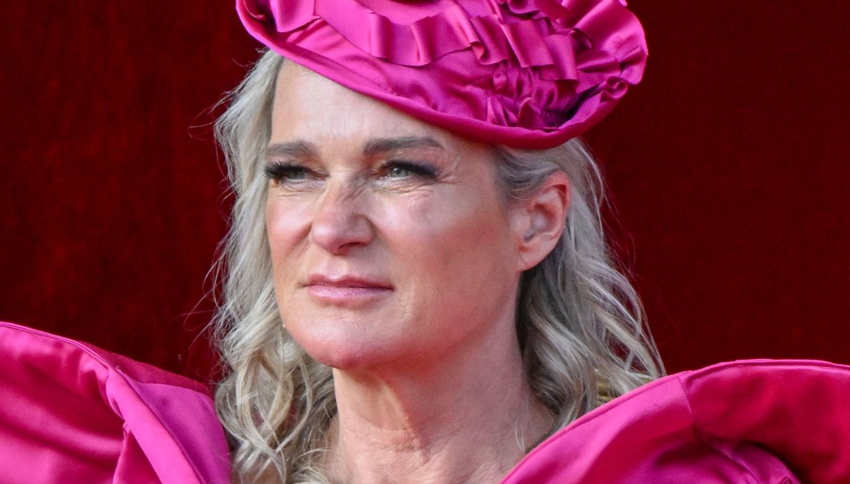 la sorellastra del re del belgio d224 scandalo alla festa nazionale con il suo abito fucsia da Dilei.it la sorellastra del re del belgio d224 scandalo alla festa nazionale con il suo abito fucsia