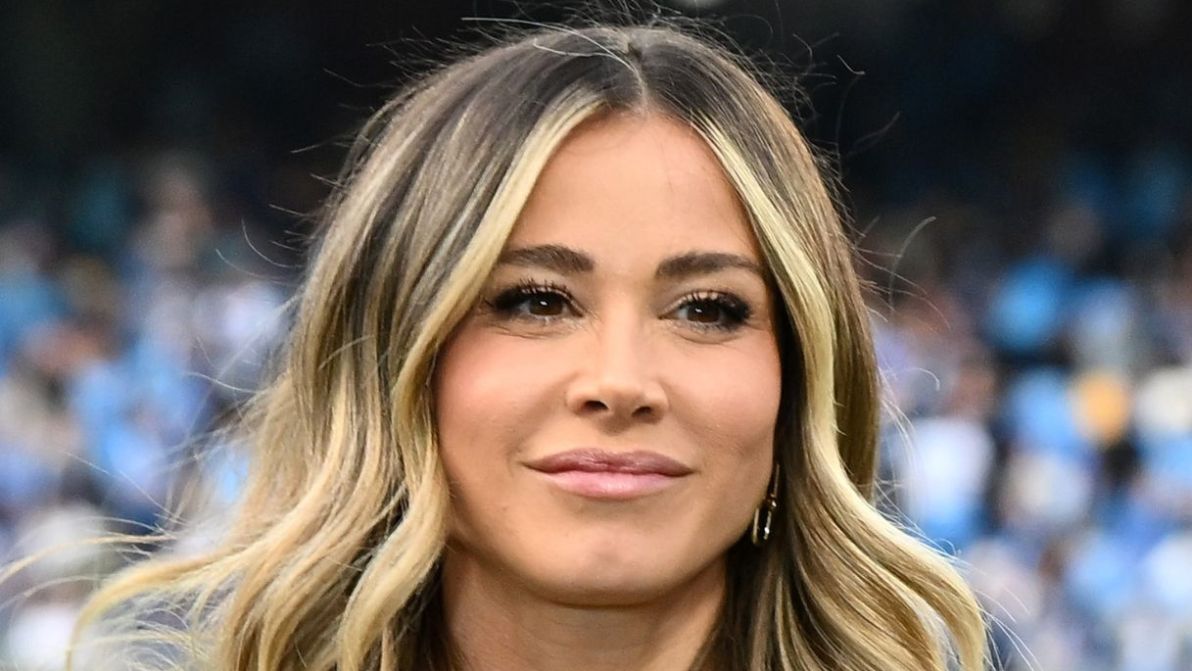 Diletta Leotta in tubino rosa e anfibi carrarmato, il look dell’estate fa impazzire tutte
