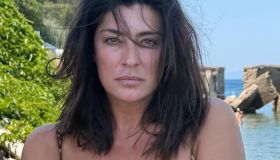 Elisa Isoardi a 43 anni ci insegna che il costume leopardato non ha età (e sta bene a tutte)