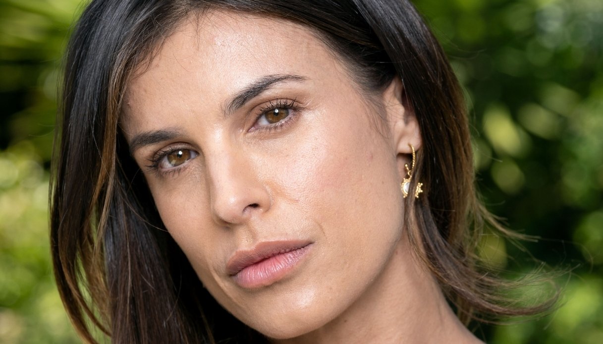 Elisabetta Canalis, il nuovo bikini a pois è superlativo