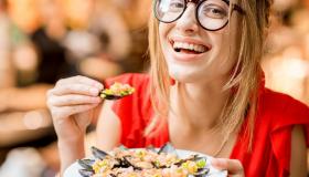 Epatite, cresce il focolaio in Italia. Le cause, il ruolo del cibo e le indicazioni degli esperti