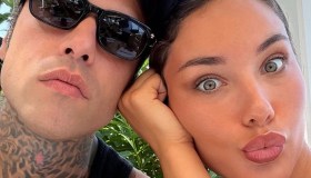 Fedez, la prima foto con Edoardo Lupo e mamma Giulia Honegger: “Una gioia così grande”