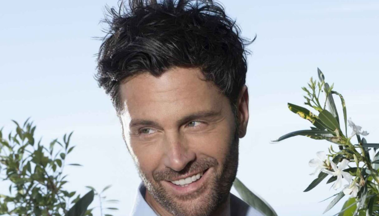 “Filippo Bisciglia con la parrucca a Temptation Island”, cosa è successo ai capelli del conduttore