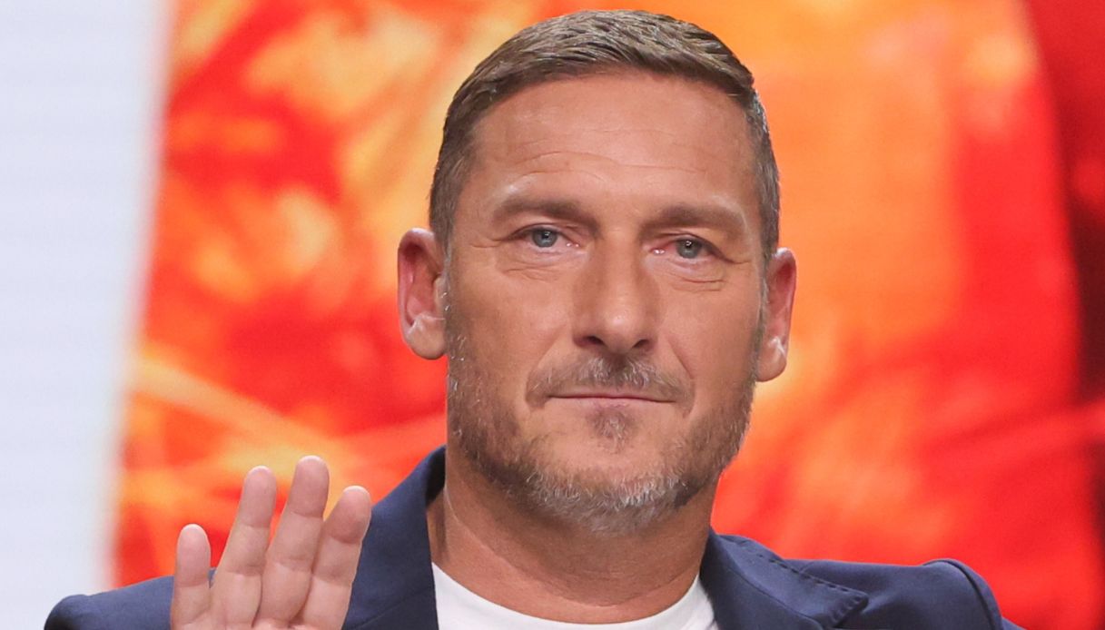 La casa di Francesco Totti e Noemi Bocchi invasa dalle vespe: cosa è successo