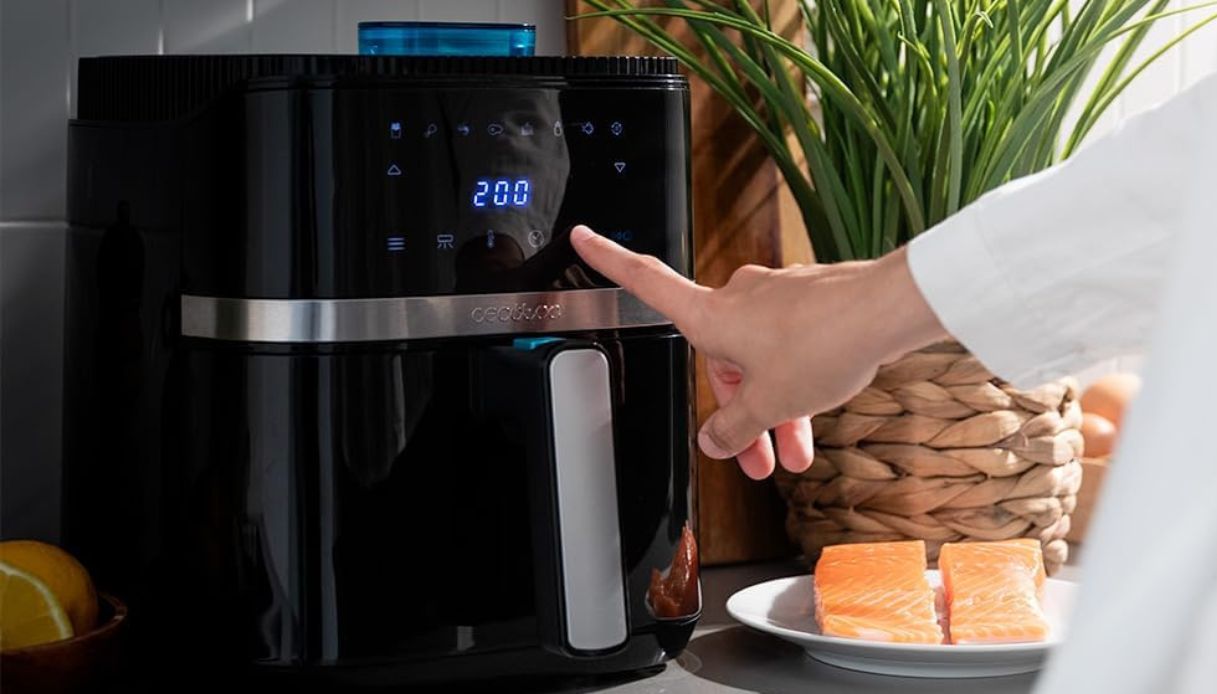 Friggitrice ad aria con pannello touch
