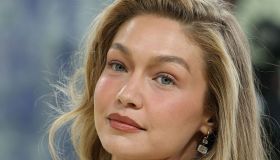 Abbiamo trovato il dupe dell’abito rosa di Gigi Hadid indossato al matrimonio di Taylor Swift ( e costa meno di 50 euro)