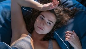 Come dormire quando fa caldo? La soluzione è il cuscino a farfalla (scontato del 60%)