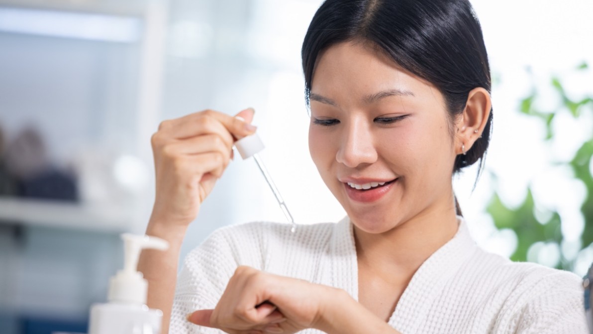 Il siero viso all’acqua di mare in sconto che dona massima idratazione e radiosità al viso è la nostra nuova ossessione estiva