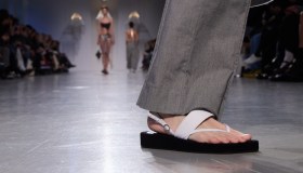 Sulle infradito 2.0 dell’estate 2026: sono questi i modelli à la page da indossare in ogni occasione