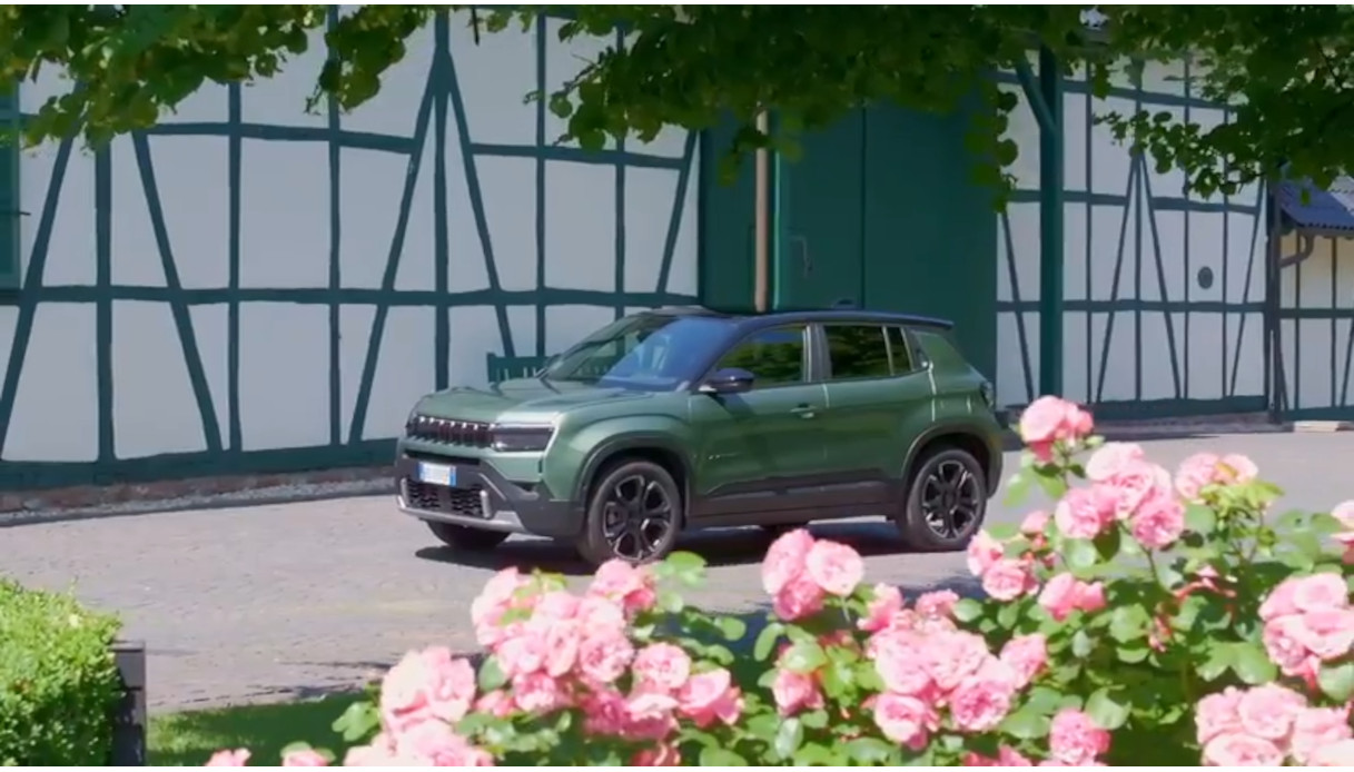 Jeep Avenger 4xe, il SUV che conquista tutti: stile urbano, anima avventurosa