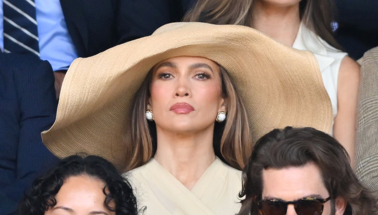 Wimbledon 2026, pagelle dei look: JLo ingombrante (5), qualcuno arriva in nero (discutibile), Kidman impeccabile (8)