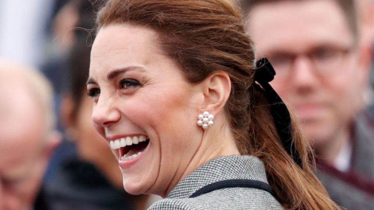 L’accessorio preferito di Kate Middleton ti fa l’hair look questa estate