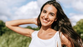 La crema di Olay che protegge dal sole è il boost di vitamina C di cui il viso ha bisogno. In sconto fino a venerdì