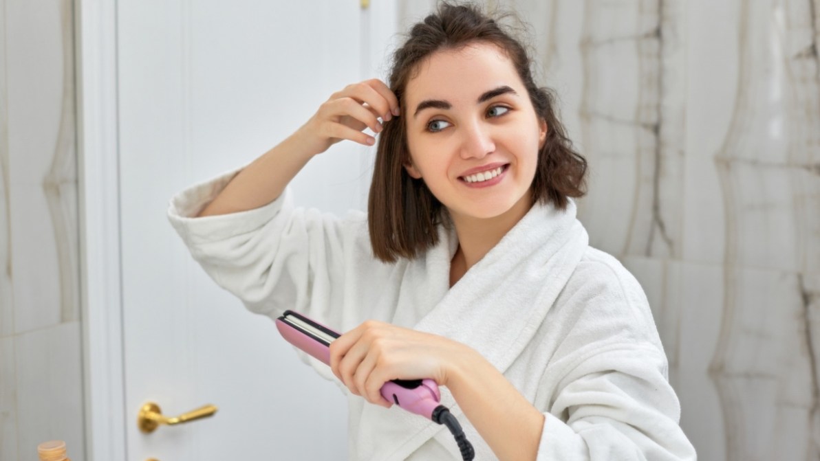 La piastra per capelli che stavate cercando è in sconto, veloce, pratica da usare e in versione super glam