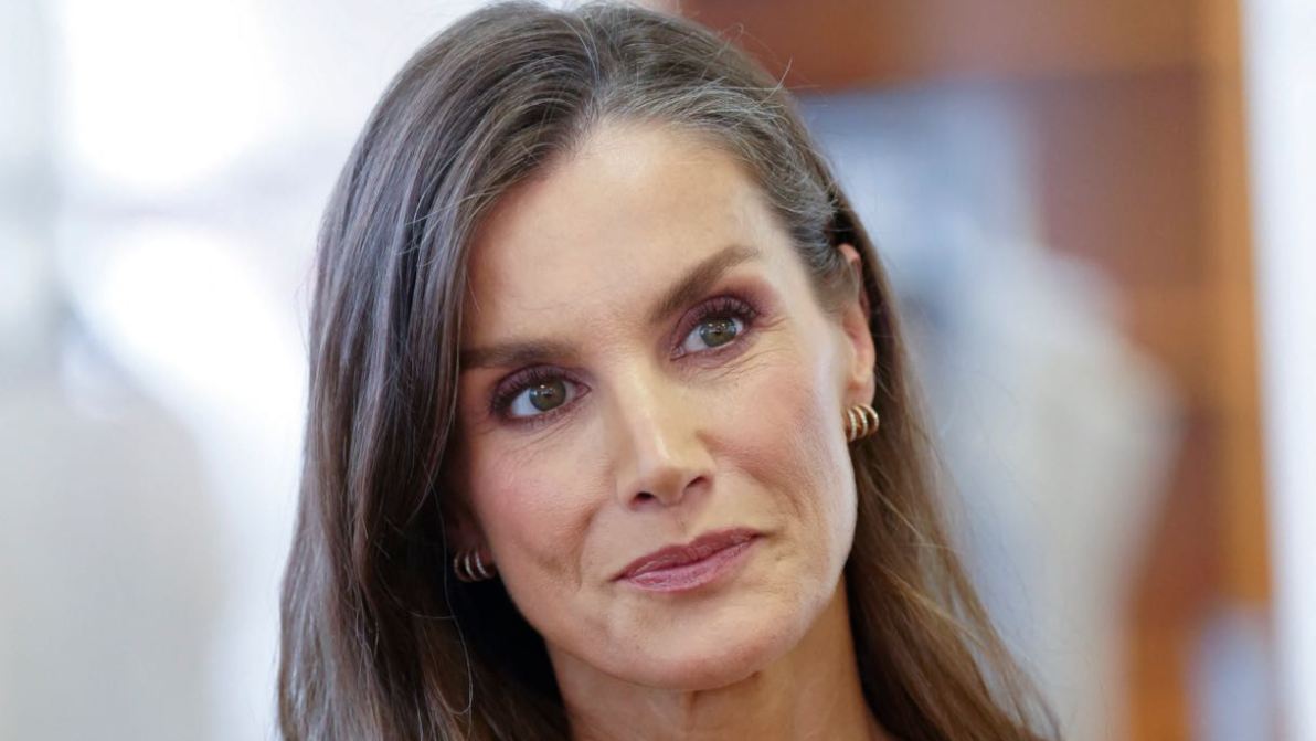 Letizia di Spagna, l’abito con le ortensie è il suo migliore look di questa estate