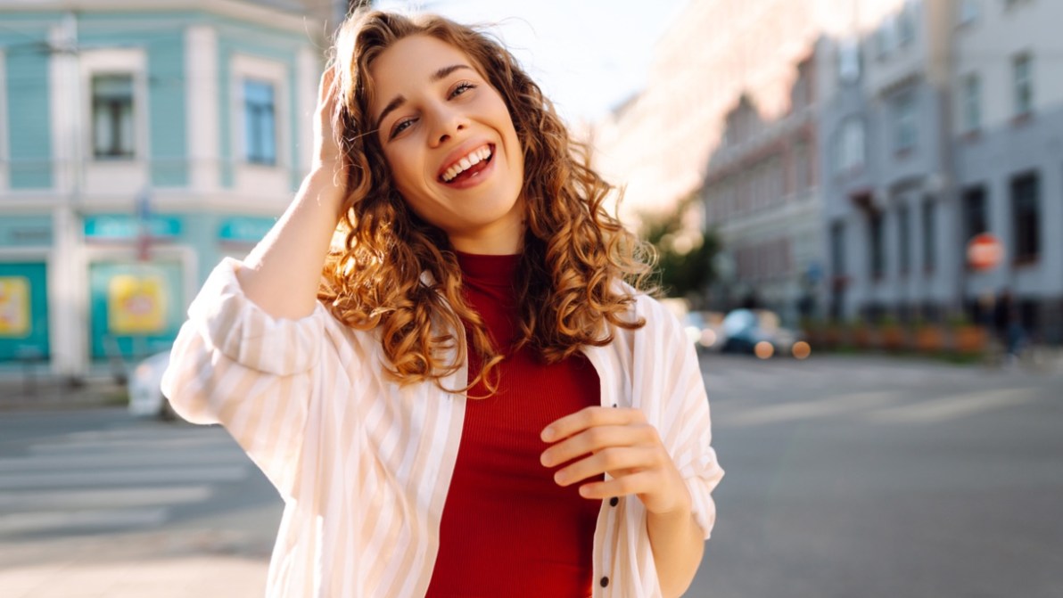 Tutte vogliono lo spray che rende i capelli “impermeabili” questa estate. E puoi averlo anche tu con lo sconto Amazon
