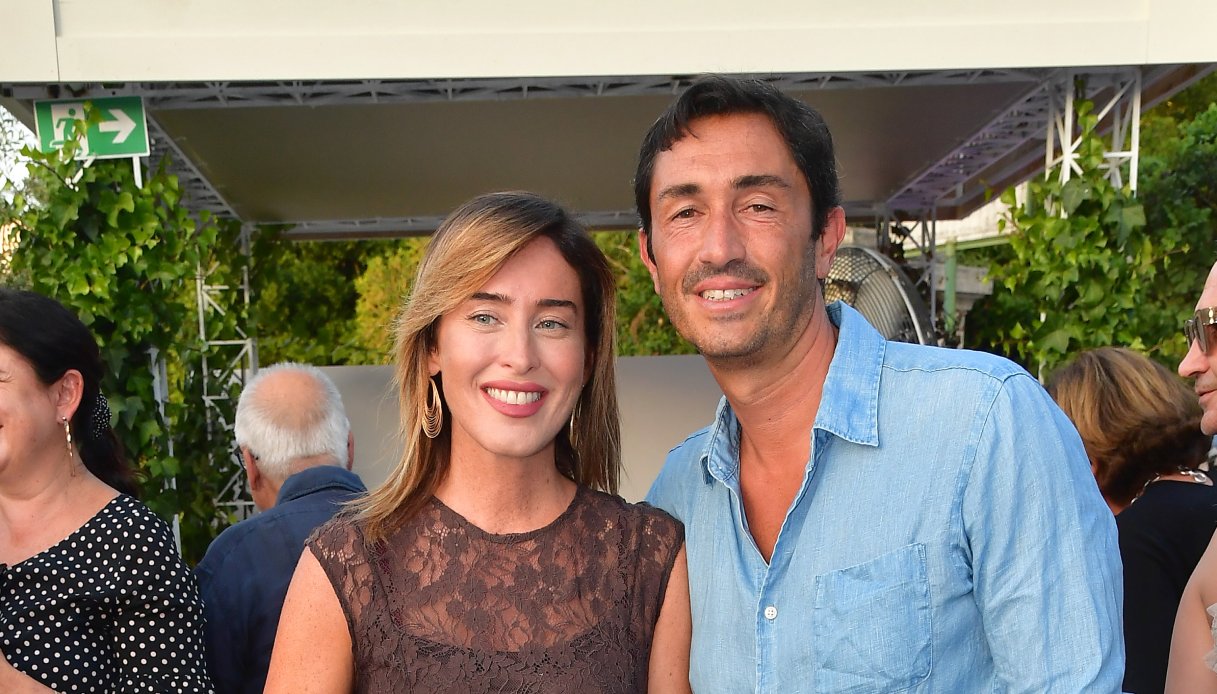 Maria Elena Boschi col compagno Roberto Vaccarella, abito in pizzo e trasparenze