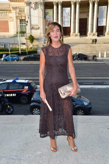 Maria Elena Boschi col compagno Roberto Vaccarella, abito in pizzo e trasparenze