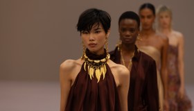 Accessori XXL, stile maxi: gli accessori statement che stanno siglando ogni look dell’estate 2026