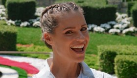 Michelle Hunziker in shorts, giornata speciale con le figlie Sole e Celeste
