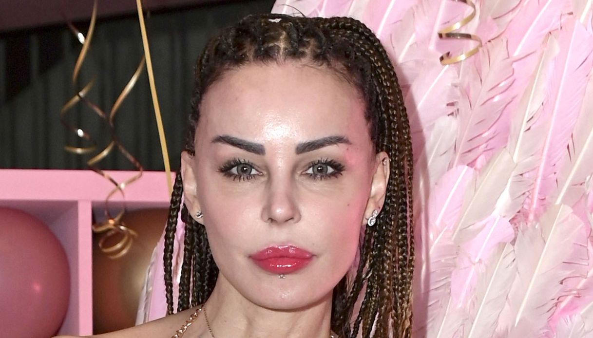 Che fine ha fatto Nina Moric: la nuova vita da pittrice