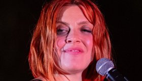 “La vertigine non è paura di cadere”, l’ironia di Noemi dopo la caduta dal palco