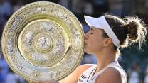 Noskova trionfa a Wimbledon, la vittoria in lacrime dedicata alla mamma scomparsa un anno fa