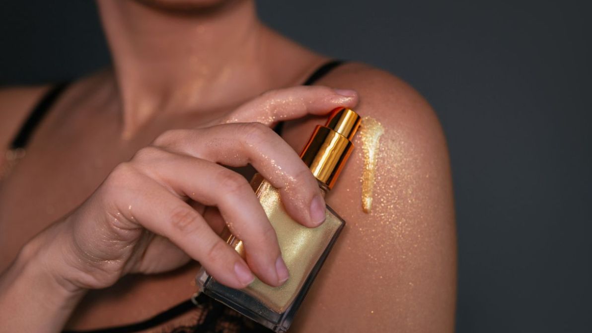 Mi illumino di… glitter. Gli oli e le creme corpo con brillantini per una pelle scintillante