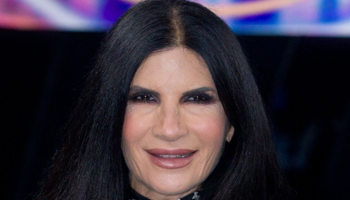 Pamela Prati, il dettaglio del bikini a 67 anni è audace