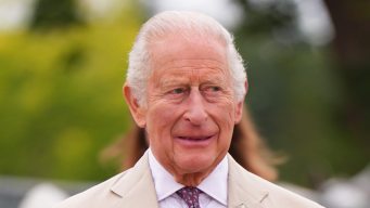 Re Carlo ritarda le vacanze, il vero motivo che lo tiene lontano da Balmoral