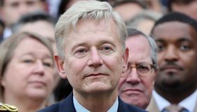 Chi è Sir Clive Alderton, l’ex braccio destro di Re Carlo