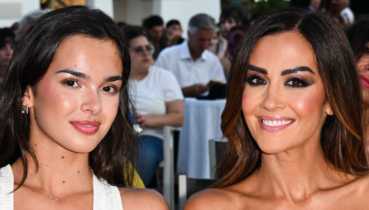 Sofia Bombardini, 18 anni con mamma Giorgia Palmas e Filippo Magnini: l’abito monospalla è super glamour Sofia Bombardini, 18 anni con mamma Giorgia Palmas e Filippo Magnini: l’abito monospalla è super glamour