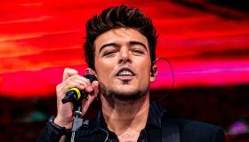 Stash interrompe il concerto per soccorrere la fan incinta: la felicità poche ore dopo il parto