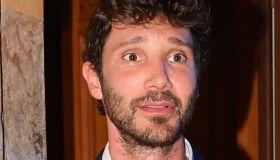 Affari Tuoi salta di nuovo, repliche e cancellazioni: che succede a De Martino