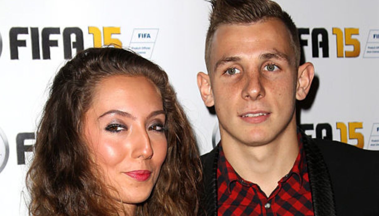 Chi è Tiziri, la moglie di Lucas Digne ai Mondiali 2026