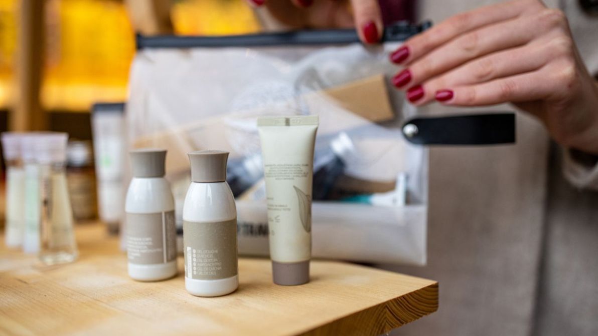 La skincare si fa piccola e comoda: i kit travel size da mettere in valigia e portare ovunque