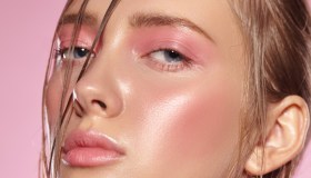 Il Watercolour make-up trend è il trucco leggero ad effetto bagnato dell’estate: così tiri fuori l’artista che è in te