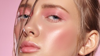 Il Watercolour make-up trend è il trucco leggero ad effetto bagnato dell’estate: così tiri fuori l’artista che è in te